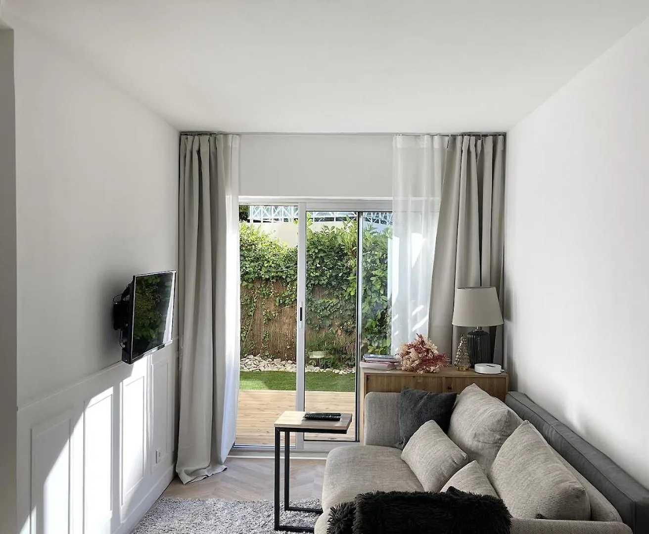 Appartement Avec Piscine Jardin Cagnes Sur Mer