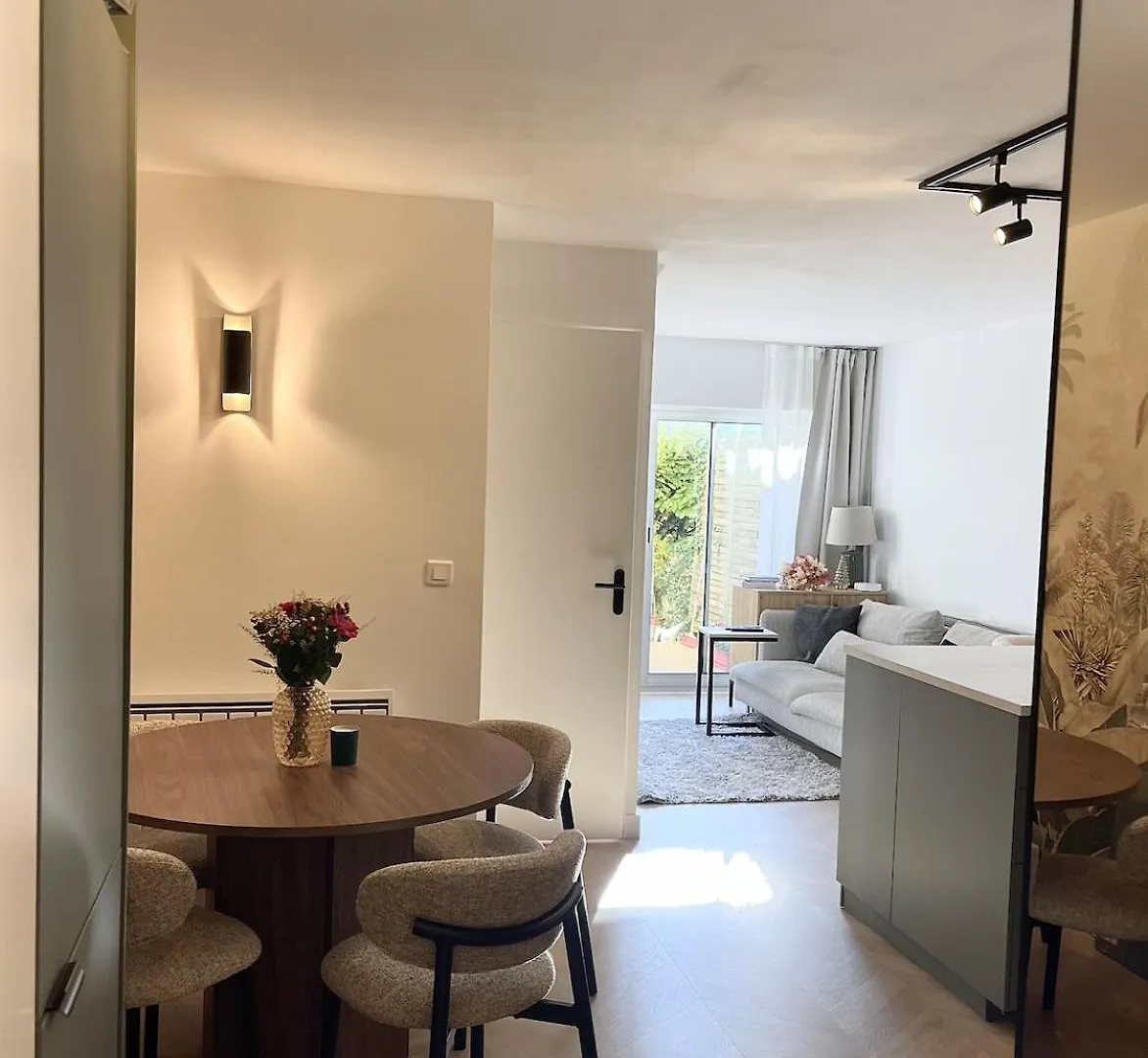 Appartement Avec Piscine Jardin Cagnes Sur Mer 0*, Cagnes-sur-Mer Frankrike
